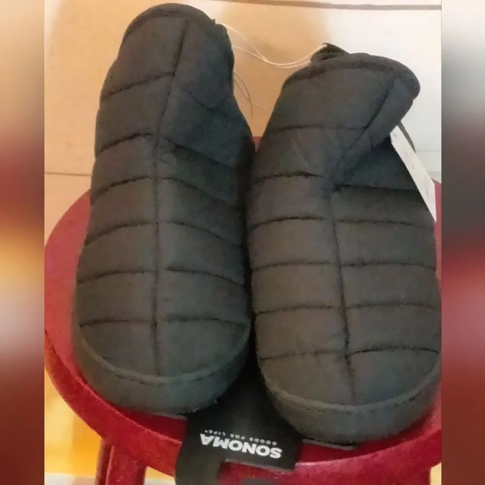 Soma Dark Quilted Footwear